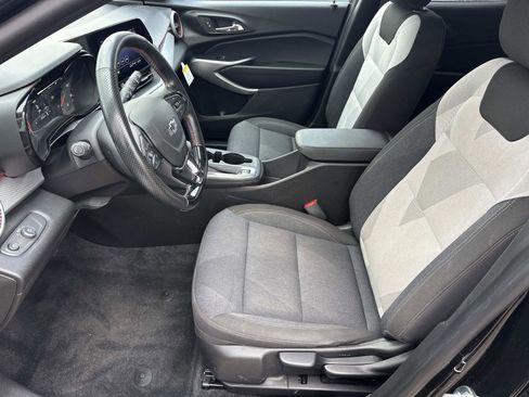 Certified 2024 Chevrolet Trax RS image 18