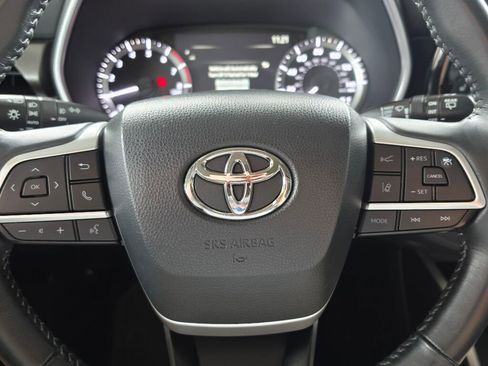 Used 2024 Toyota Highlander XLE AWD/4WD image 27