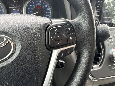 Used 2019 Toyota Sienna LE FWD image 22