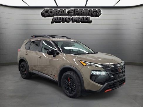 Used 2025 Nissan Rogue SV AWD/4WD image 1