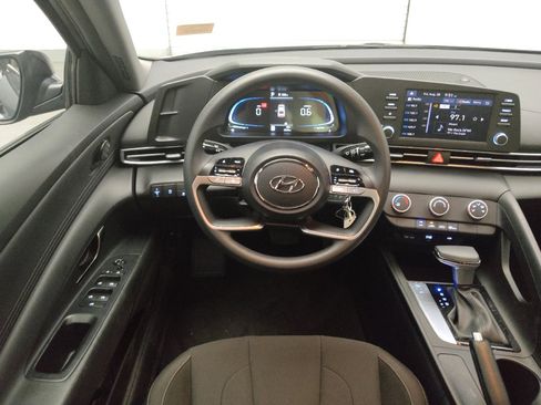 Used 2025 Hyundai Elantra SE w/ Cargo Package FWD image 22