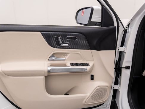 New 2025 Mercedes-Benz GLB 250 4MATIC image 15