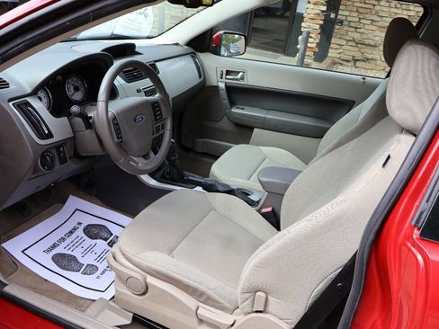 Used 2010 Ford Focus SES FWD image 12
