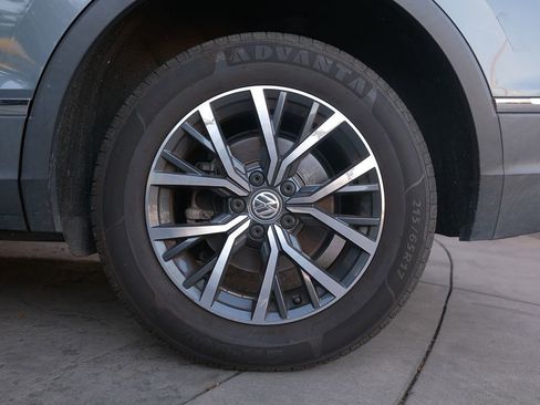 Used 2018 Volkswagen Tiguan SE image 40