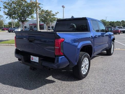 Certified 2024 Toyota Tacoma SR5 AWD/4WD image 4