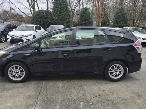 Used 2015 Toyota Prius V Three image 2
