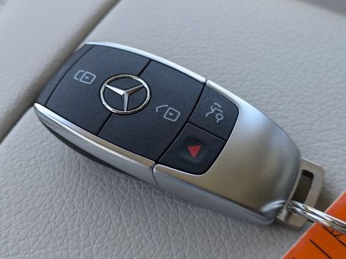 Used 2024 Mercedes-Benz GLE 350 4MATIC image 33
