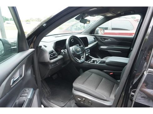 Used 2024 Chevrolet Traverse LT FWD image 8