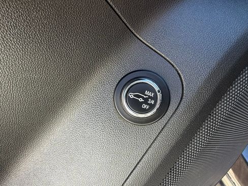 Used 2018 GMC Acadia SLE FWD image 11