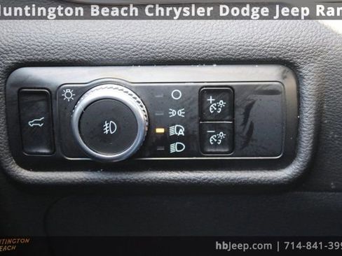 Used 2023 Ford Explorer Limited image 19