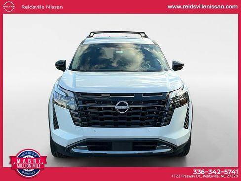 New 2026 Nissan Pathfinder SL image 8