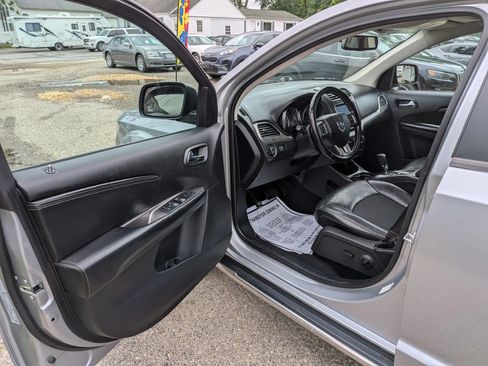 Used 2020 Dodge Journey Crossroad FWD image 21