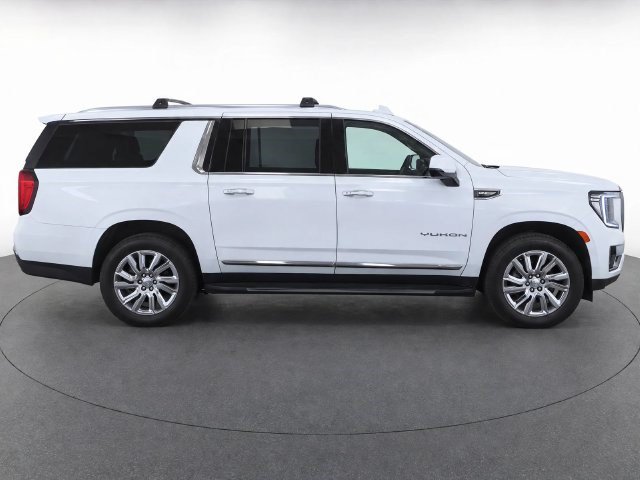 Used 2021 GMC Yukon XL SLT w/ SLT Premium Package AWD/4WD image 2
