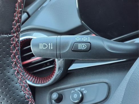 Used 2024 Chevrolet Trax RS w/ Sunroof Package image 22