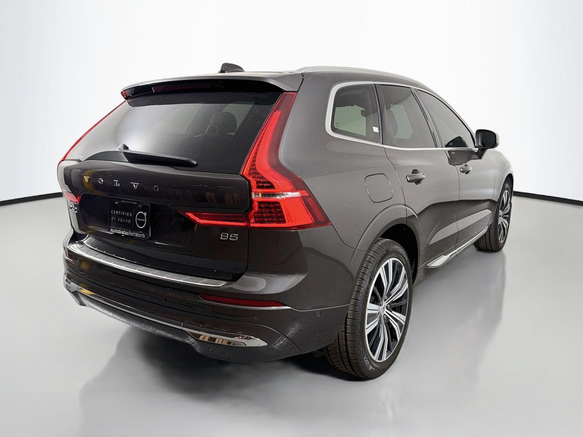 Certified 2023 Volvo XC60 B5 Plus w/ Protection Package Premier FWD image 6