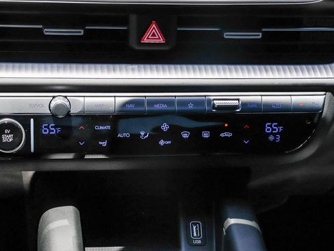 Used 2025 Hyundai Ioniq 6 SE RWD image 19