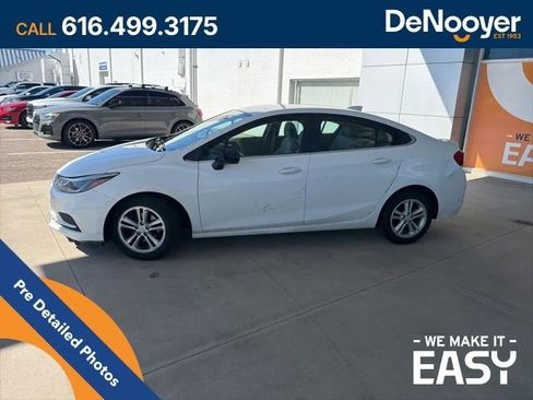 Used 2017 Chevrolet Cruze LT w/ Convenience Package image 2