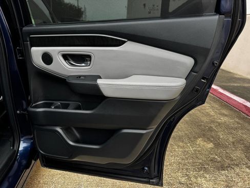 Used 2023 Honda Pilot Elite image 18