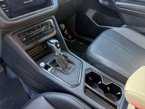 Used 2022 Volkswagen Tiguan SE image 13