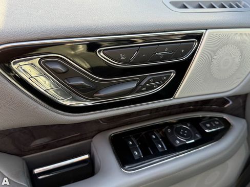 Used 2019 Lincoln Navigator L Reserve AWD/4WD image 12