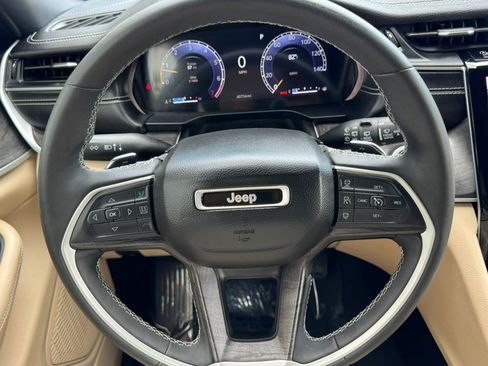 Used 2023 Jeep Grand Cherokee Limited AWD/4WD image 14