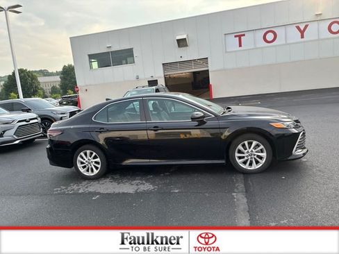 Used 2023 Toyota Camry LE FWD image 5