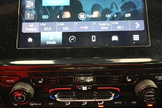 Used 2024 Jeep Grand Cherokee Altitude AWD/4WD image 26