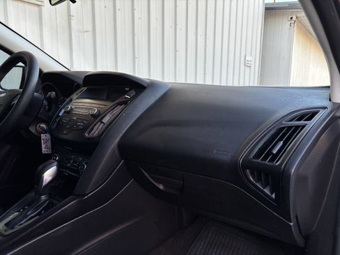 Used 2018 Ford Focus SE image 18