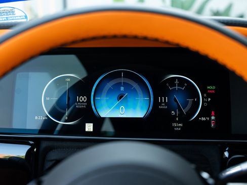 Used 2025 Rolls-Royce Cullinan image 32