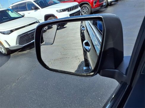 Used 2021 GMC Canyon Denali image 29