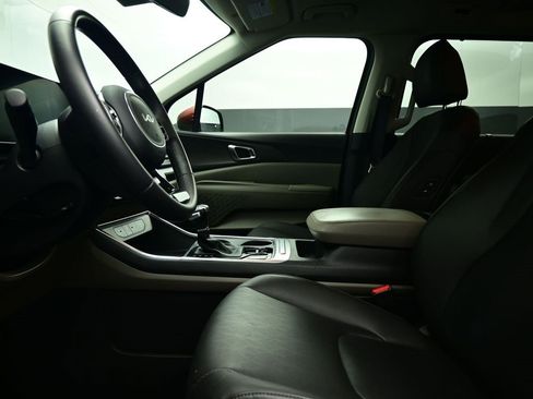 Certified 2025 Kia Carnival EX image 22