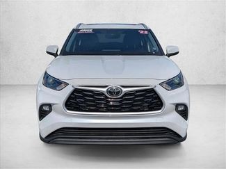 Used 2022 Toyota Highlander XLE FWD video 2
