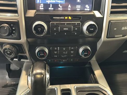 Used 2019 Ford F150 Lariat w/ Equipment Group 502A Luxury AWD/4WD image 13