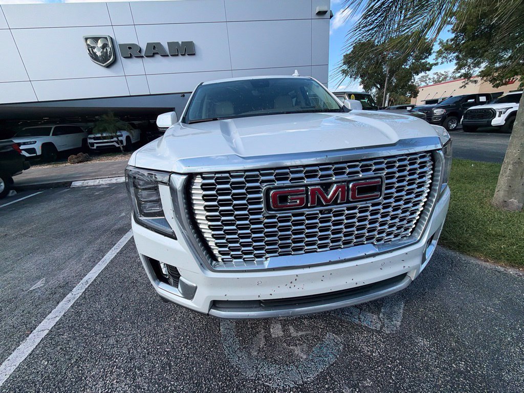 Used 2024 GMC Yukon XL Denali w/ Advanced Technology Package AWD/4WD image 6