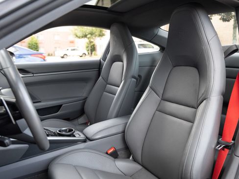 Certified 2024 Porsche 911 Carrera RWD image 4