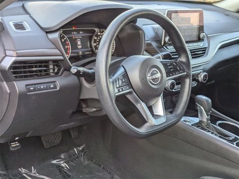 Used 2024 Nissan Altima 2.5 SV image 14