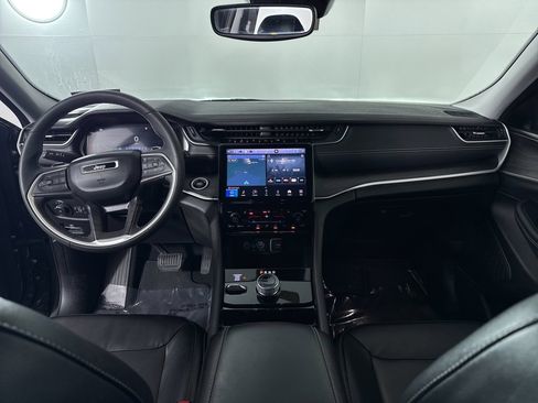 Used 2023 Jeep Grand Cherokee L Limited w/ Black Appearance Package image 3