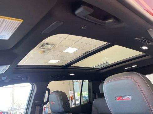 Used 2025 Chevrolet Traverse Z71 w/ Driver Confidence Package AWD/4WD image 11
