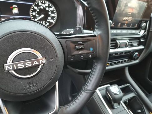 Used 2022 Nissan Pathfinder SV image 23