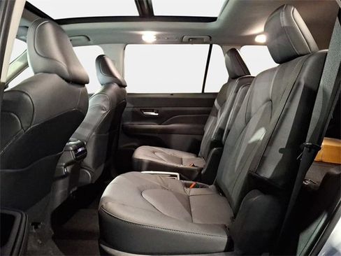 New 2026 Toyota Grand Highlander Platinum image 6