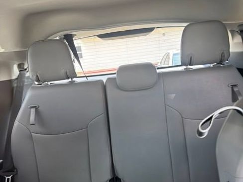 Used 2026 Toyota Sienna XLE FWD image 25