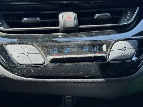 Used 2019 Toyota C-HR LE FWD image 10