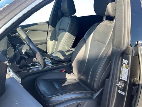 Used 2019 Audi Q8 Premium image 25