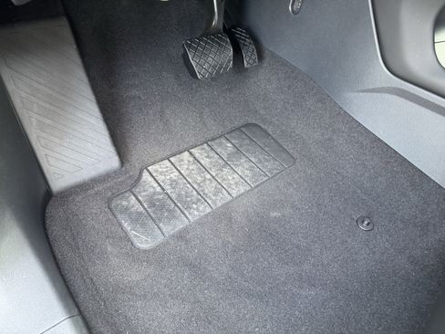 Used 2024 Volkswagen Atlas Cross Sport SE image 19