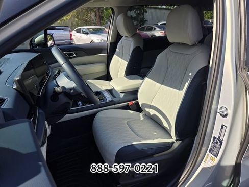 Used 2026 Kia Carnival EX FWD image 9