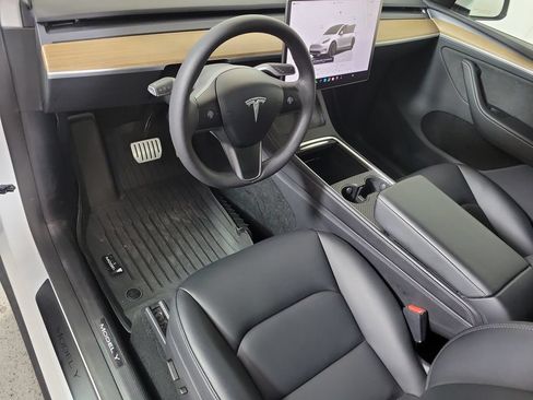 Used 2024 Tesla Model Y Performance AWD/4WD image 10