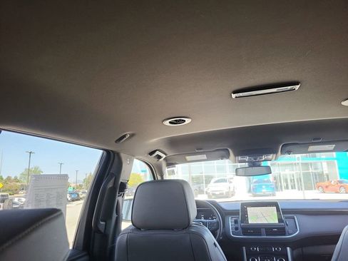 Used 2022 GMC Yukon SLT w/ SLT Luxury Package AWD/4WD image 11