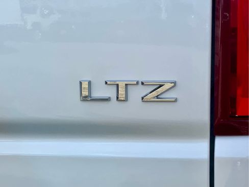 Used 2022 Chevrolet Silverado 1500 LTZ w/ LTZ Premium Package image 28