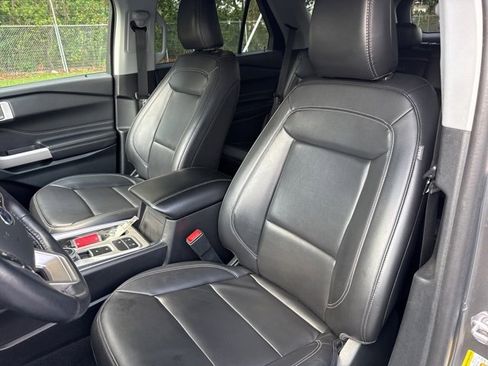Used 2023 Ford Explorer XLT w/ Equipment Group 202A image 10