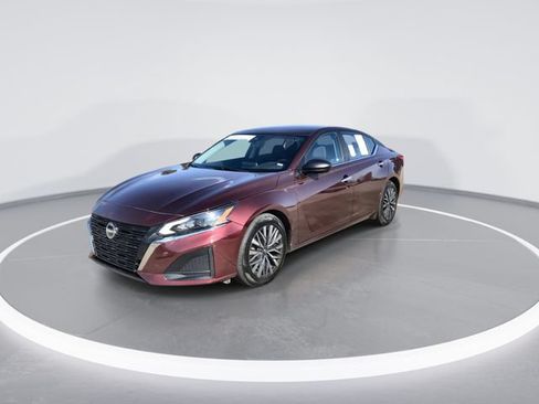 Certified 2024 Nissan Altima 2.5 SV FWD image 4